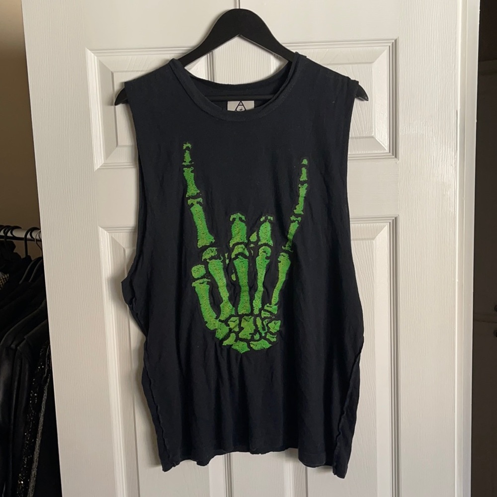 Unif Rocker Skull Hand Muscle Tee
